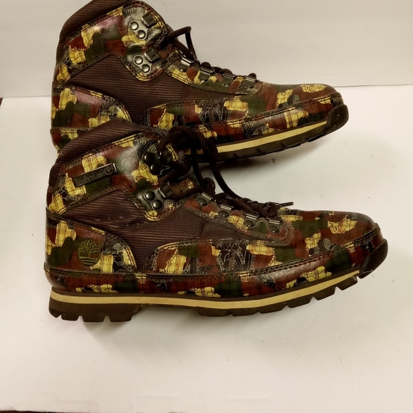 Timberland Ankle Boots Mens Leather Green & Yellow Graphic Design Emboss Sz 8.5M - Picture 2 of 12